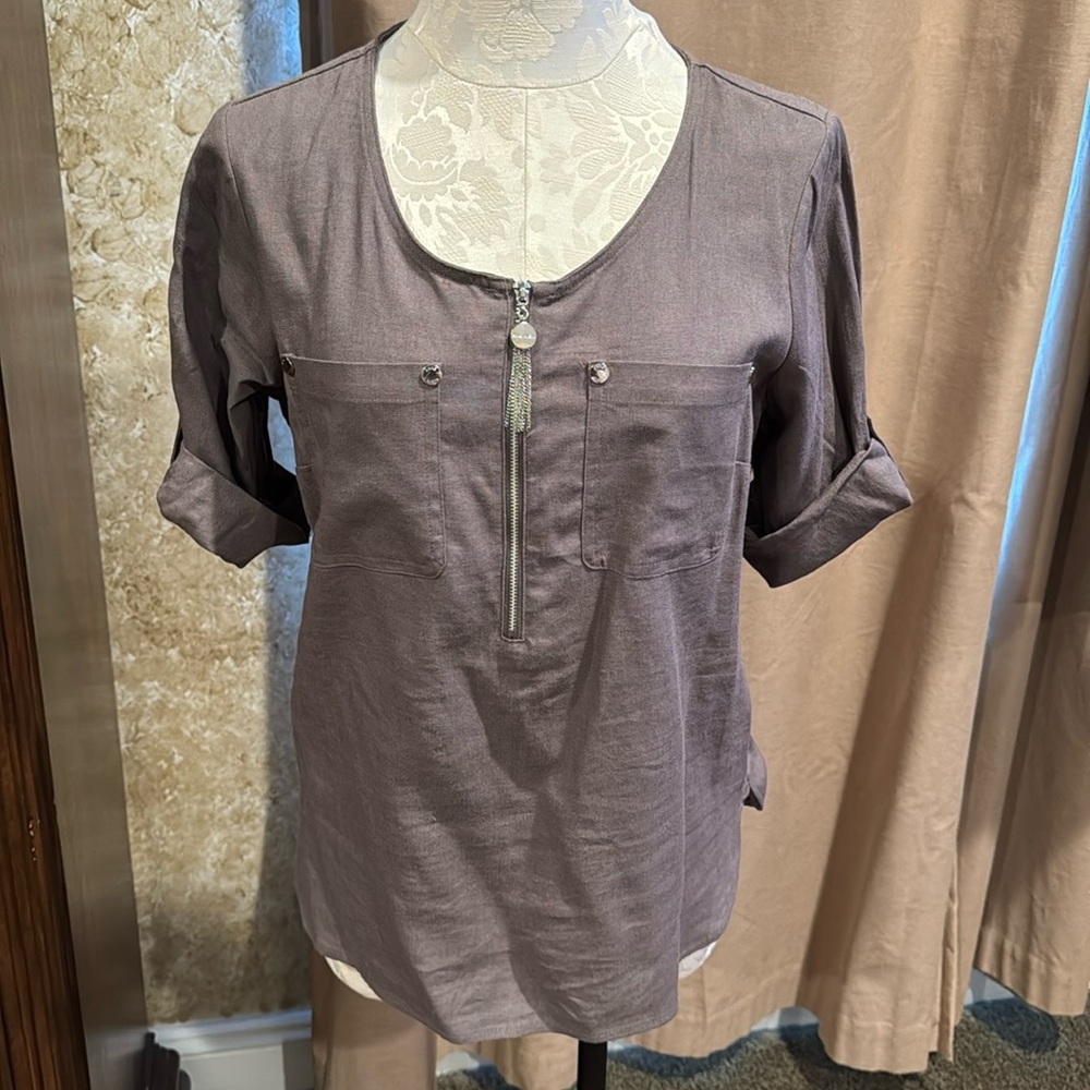 Ann Klein gray medium top nwt